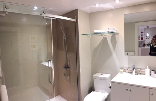 Lower Lonsdale Condo | Deluxe view condo in the Lolo district !