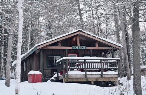 Papineau-Cameron Cottage | Des Groseilliers Cottage