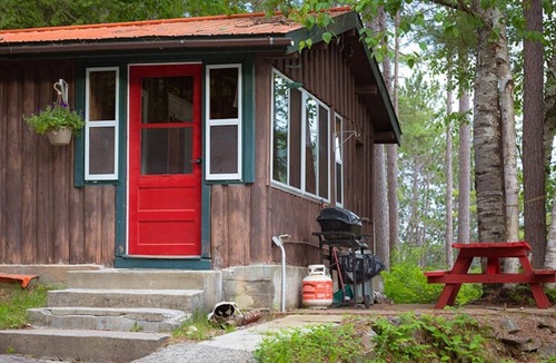 Papineau-Cameron Cottage | Des Groseilliers Cottage