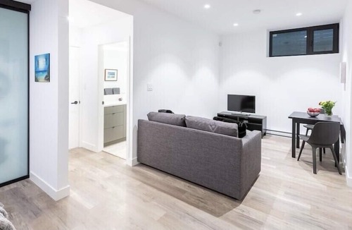 Kitsilano House | Designer 1 Bdr Garden Suite (Arbutus/Kits/UBC)