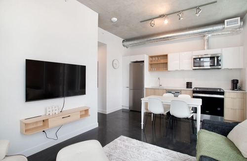 Connaught Condo | Designer Cosmopolitan Loft in Downtown Calgary