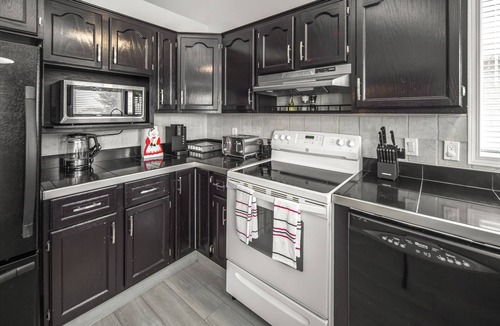 Northwest Calgary House | Designer Inspired Serene Home! 5BR/3.5BA/Garage/Fireplace
