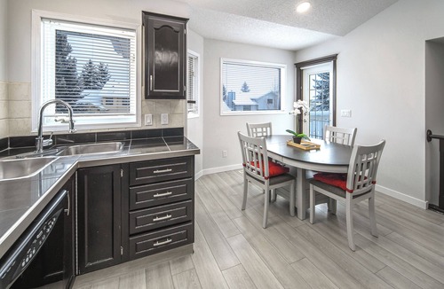 Northwest Calgary House | Designer Inspired Serene Home! 5BR/3.5BA/Garage/Fireplace