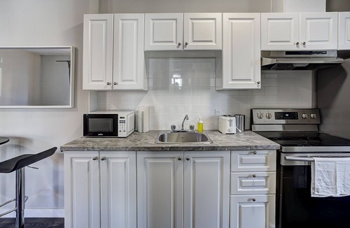 Cote-Des-Neiges—Notre-Dame-De-Grace Apartment | DestinationStays-University of Montreal