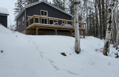 Highland Grove House | Diamond lake waterfront cottage just west of Bancroft