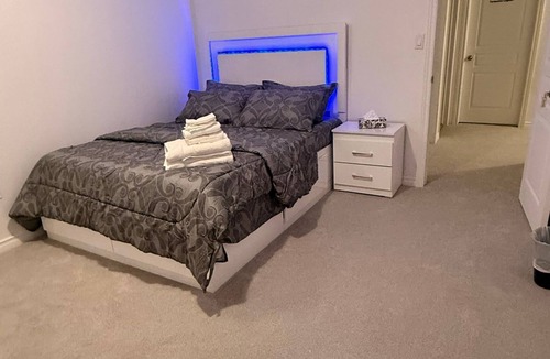 Niagara Falls House | DIamond Loft is a Cosy, nice homely room, will never forget. Clean and Brisky!