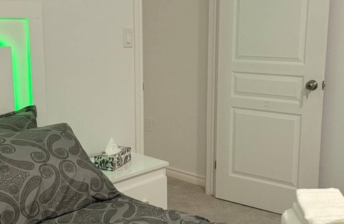 Niagara Falls House | DIamond Loft is a Cosy, nice homely room, will never forget. Clean and Brisky!