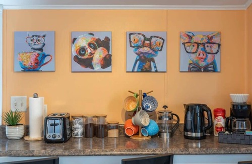 Drumheller House | Dino Cave | Private Backyard | Sleeps 5 Guests!