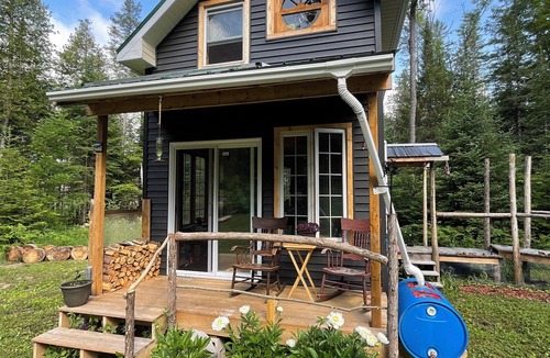 Lanark Highlands House | Disconnect to connect, heal within the hug of the forest.