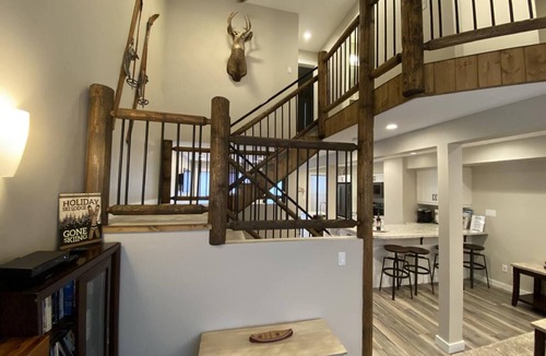 East Kootenay House | Discover modern mountain living at its finest in our beautifully renovated ski-in/ski-out townhouse.