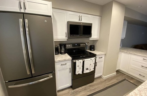 East Kootenay House | Discover modern mountain living at its finest in our beautifully renovated ski-in/ski-out townhouse.