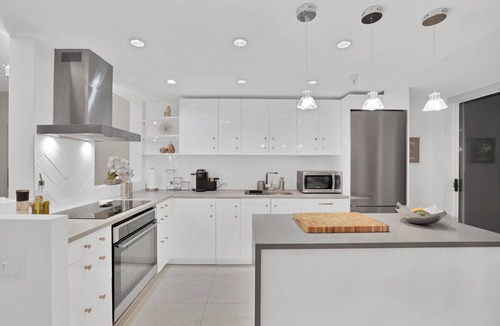 Coal Harbour House | Discover the Lively Spirit of Coal Harbour in the Heart of Downtown Vancouver