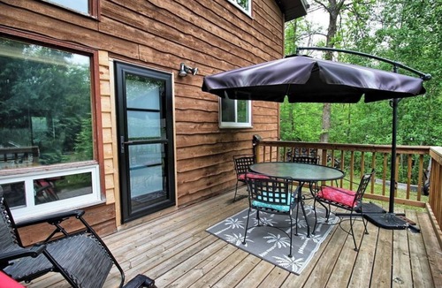 Beaconia Cabin | Discover Your Perfect Retreat at Evergreen Escape Cabin Rental!nn