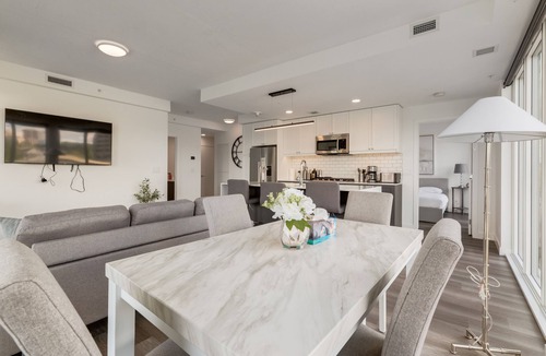 Sunnyside Condo | *Divine*City View Suite in Kensington *2Bed+2Bath