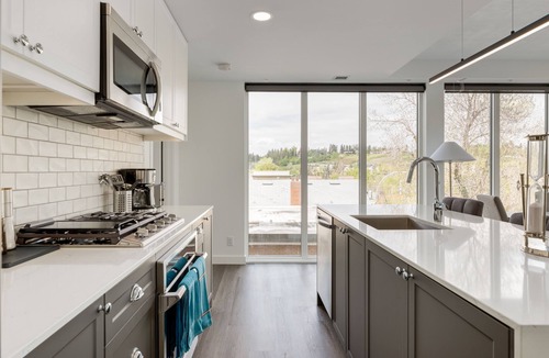 Sunnyside Condo | *Divine*City View Suite in Kensington *2Bed+2Bath