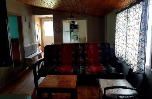 Cloyne Resort | Dock Side Cabin In North Frontenac