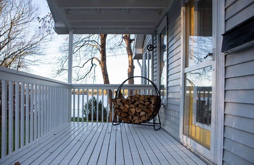 Mount Uniacke House | Dog Friendly 3 bedroom Lake House. Fenced Yard