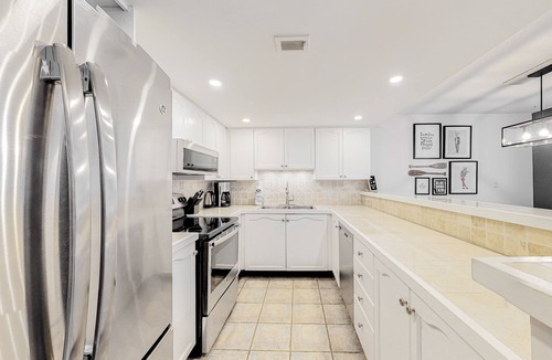 The Blue Mountains Condo | Dog-friendly skiier's condo with high-speed WiFi, gas fireplace, & central AC