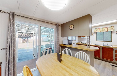 Christina Lake House | Dog-friendly cottage w/full kitchen, deck, & firepit - near playground & beach