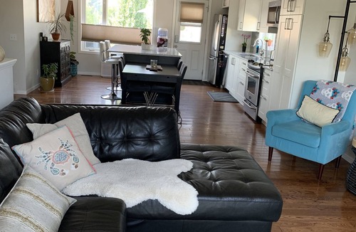 Cochrane House | Dog friendly home that is perfectly situated between the mountains and the city.