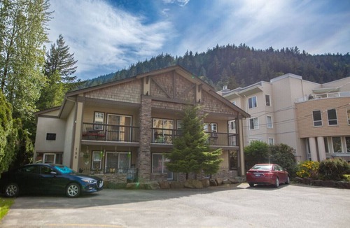 Harrison Hot Springs Apartment | Dogwood Suite | 2 Beds & Walkable to Lake