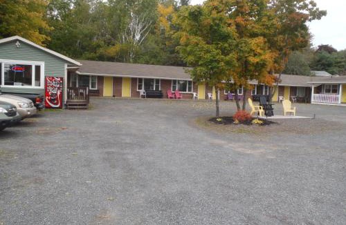Pictou Hotel | Dolan's Motel