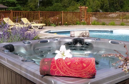 Val David House | DOMAINE BONHEURA; A HAVEN OF PEACE SURROUNDED BY NATURE IN ABUNDANCE!