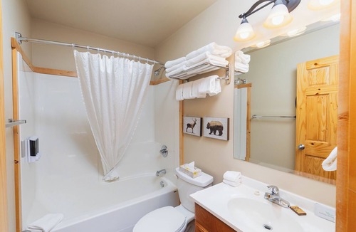 Jasper East Cabin | Double Bedroom Unit in the Mountain