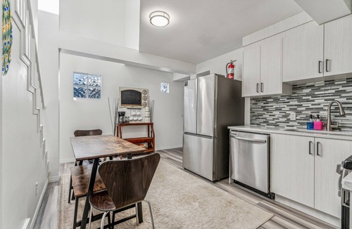 Hillhurst House | Double suite in the heart of DT Sleeps 15!