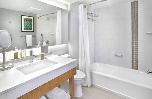North Central Edmonton Hotel | DoubleTree by Hilton Edmonton Downtown