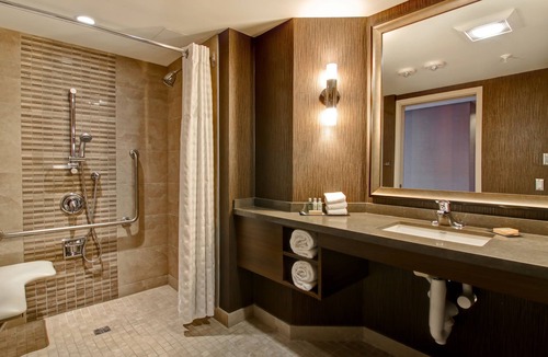 Jasper Place Hotel | DoubleTree by Hilton Hotel West Edmonton