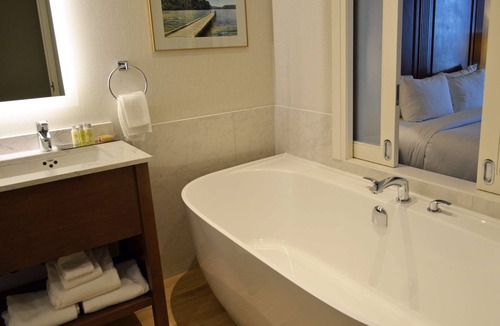 Fallsview Resort | DoubleTree Fallsview Resort & Spa by Hilton Niagara Falls
