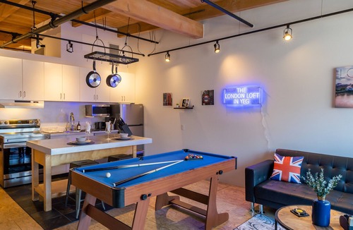 Downtown Edmonton Condo | ⭐️ Downton Edmonton Loft w/Free Parking - Walk to Rogers Place!