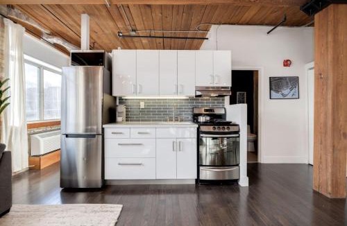 Parkdale Apartment | Downtown 1BR Modern Condo