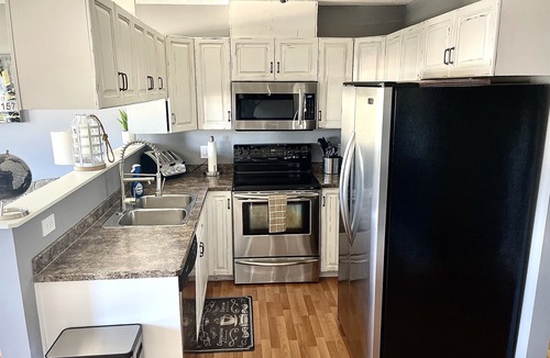 Fort McMurray Condo | Downtown 2b/2b Condo w/Balcony/Bbq/Laundry/View!