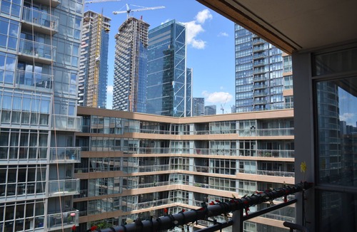CityPlace Condo | Downtown 2Bd Condo with steps to CN Tower and Lake