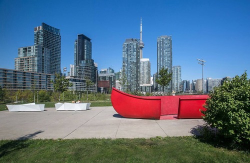 CityPlace Condo | Downtown 2Bd Condo with steps to CN Tower and Lake