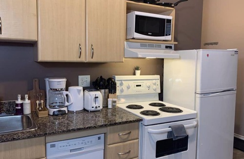 Downtown Edmonton Apartment | Downtown 2BR Loft with FREE Parking