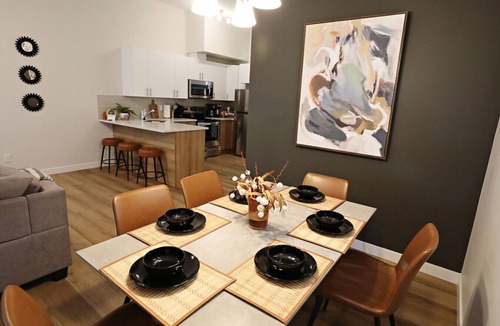North Central Edmonton House | Downtown 3 Queen Beds|A/C|Double Garage|Disney+