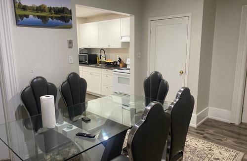 Bowmanville Apartment | Downtown Apartment 6-7 People