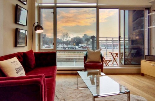 Inner Harbour Condo | Downtown Charming Studio, Steps from Everything!