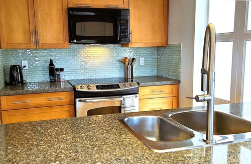 Central Condo | Downtown Condo qnwith 2 Beds, Large Balcony, Amazing Views & Free Parking