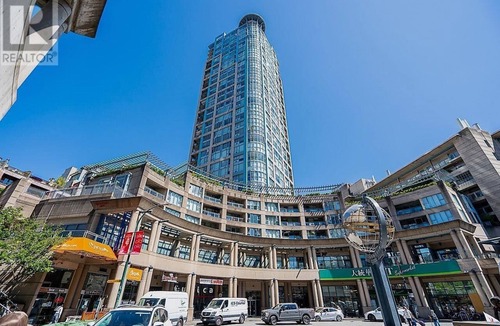 Central Condo | Downtown Condo qnwith 2 Beds, Large Balcony, Amazing Views & Free Parking