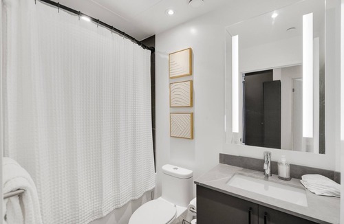 King West Village Condo | Downtown Condo! Walk to Lake, Exhibition, BMO, Budweiser & GO.