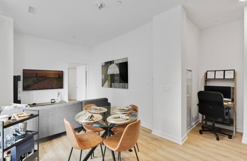 King West Village Condo | Downtown Condo! Walk to Lake, Exhibition, BMO, Budweiser & GO.