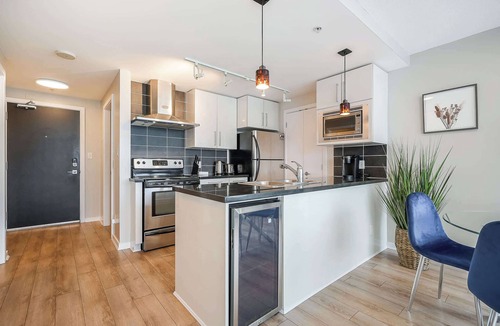 Crosstown Condo | Downtown Condo with Gorgeous Water Views with Parking