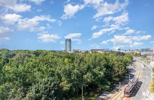CityPlace Apartment | Downtown Cozy 1BR Condo- Steps from Lake & King street