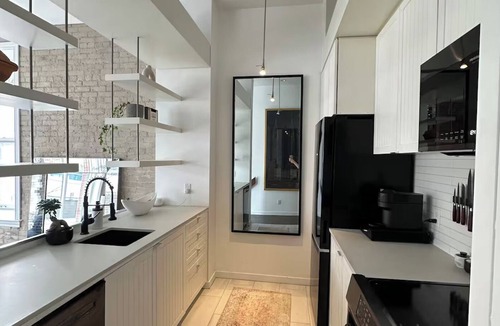 Niagara Condo | Downtown heritage brick loft with 16' ceilings