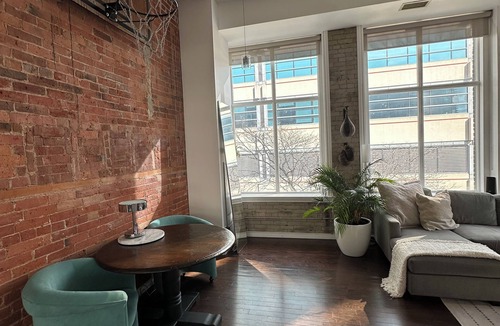 Niagara Condo | Downtown heritage brick loft with 16' ceilings