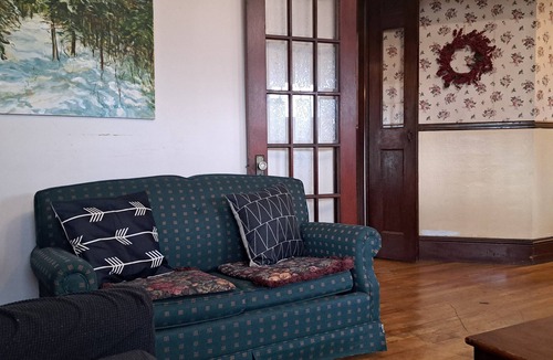 Dartmouth Apartment | Downtown heritage flat near everything